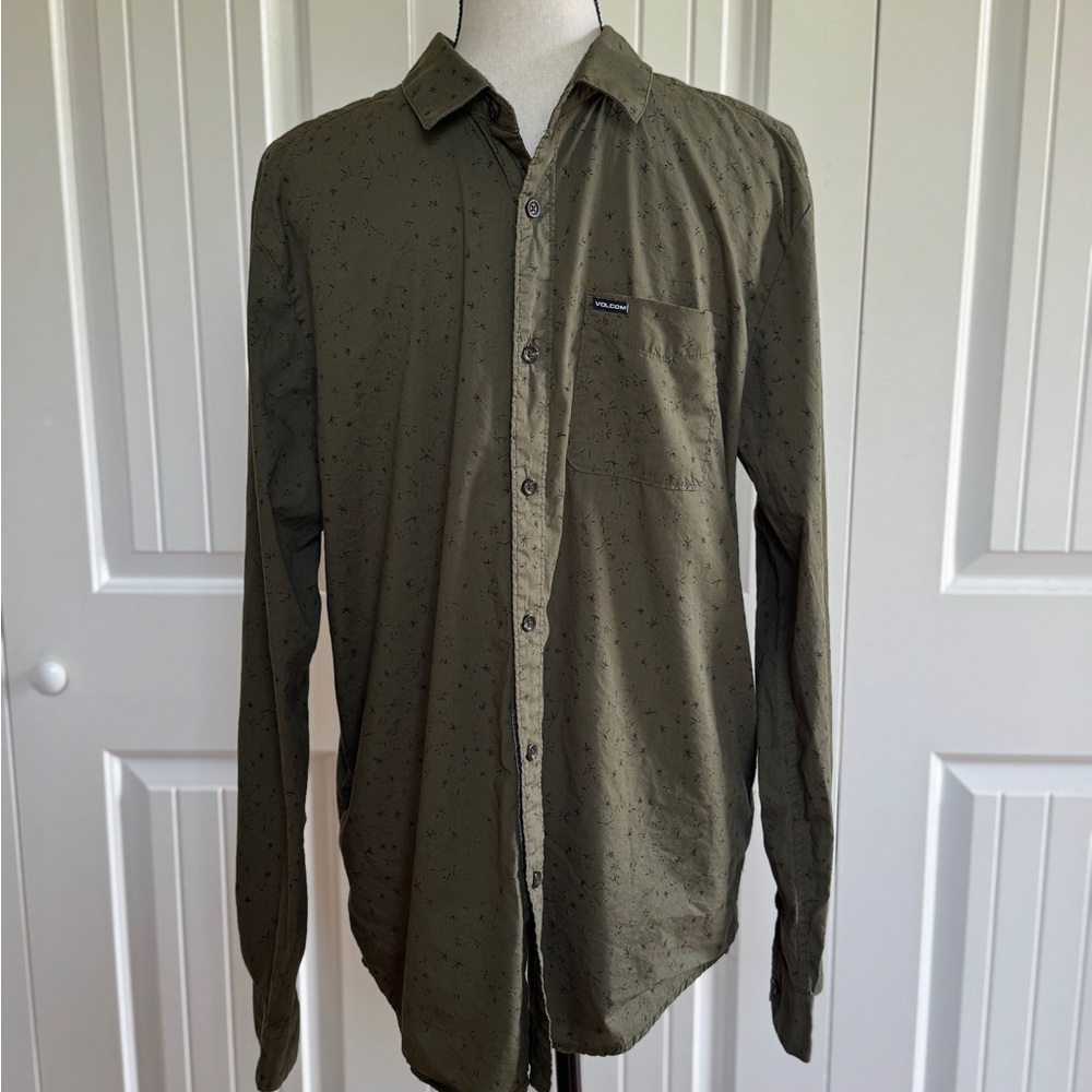 VOLCOM Men's Smashed Star Long Sleeve Button Up Military Green Modern Fit Shirt - Picture 8 of 13